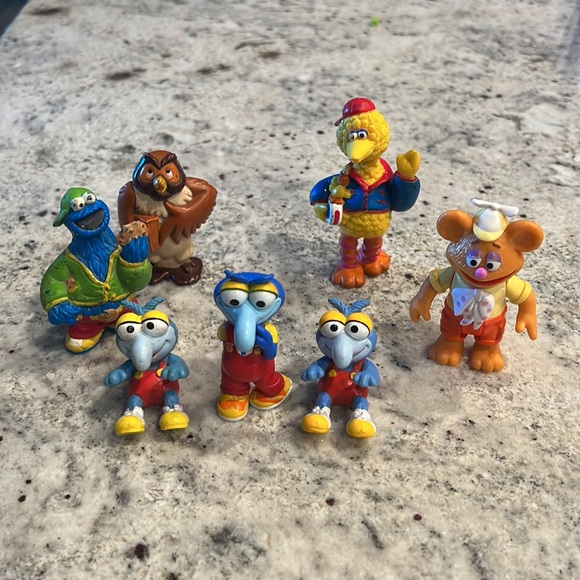 Vintage Sesame Street, Muppets, and Owl Figures - Picture 11 of 11
